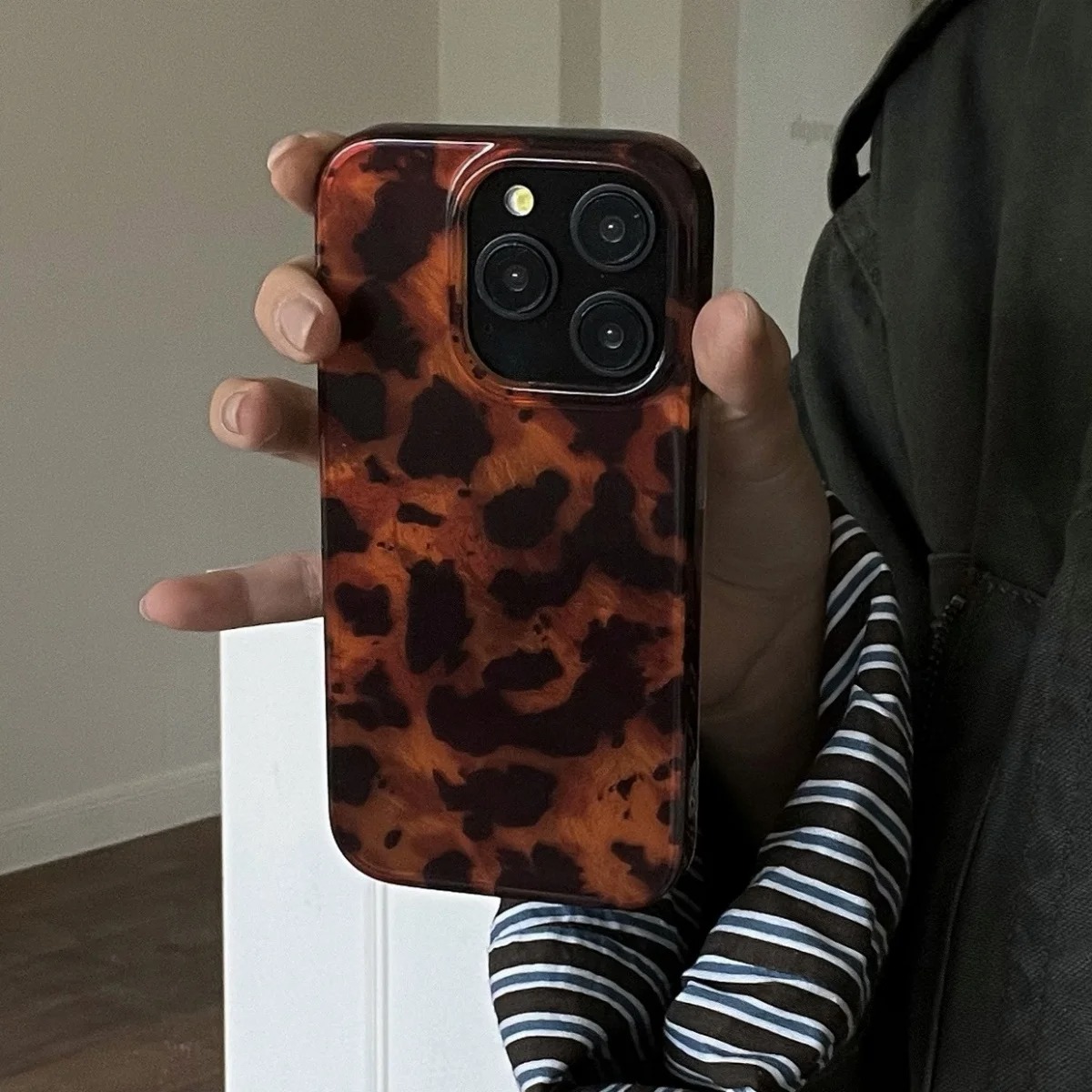 Retro Amber Texture Laser Phon - Phone Cases Iphone 15 Pro Max review and price